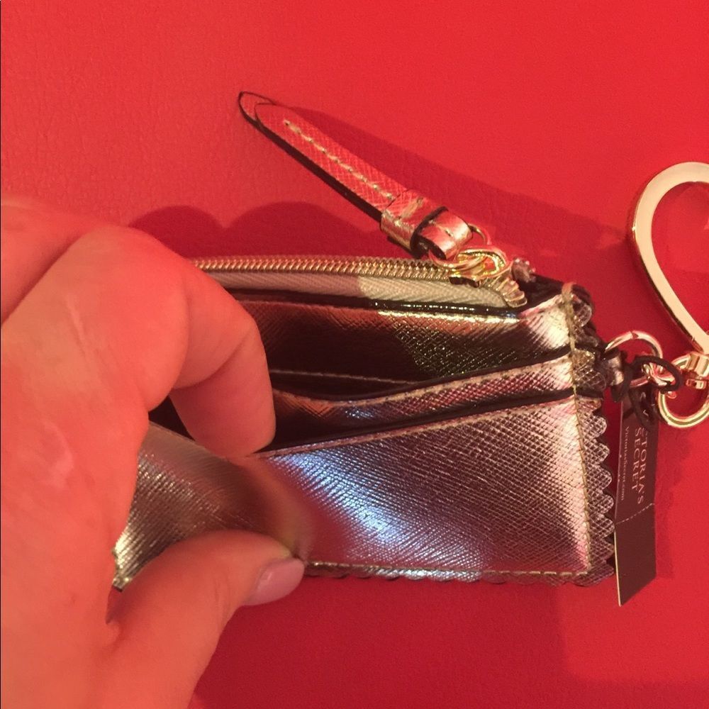 Cardāholder - Picture 4 of 12